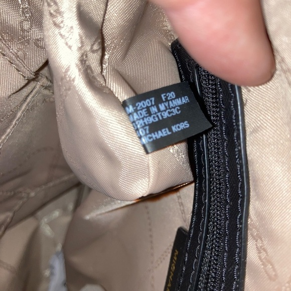 Mk Michael Kors Kelsey NWOT Nylon crossbody SHOULDERBAG Navy - Picture 3 of 7